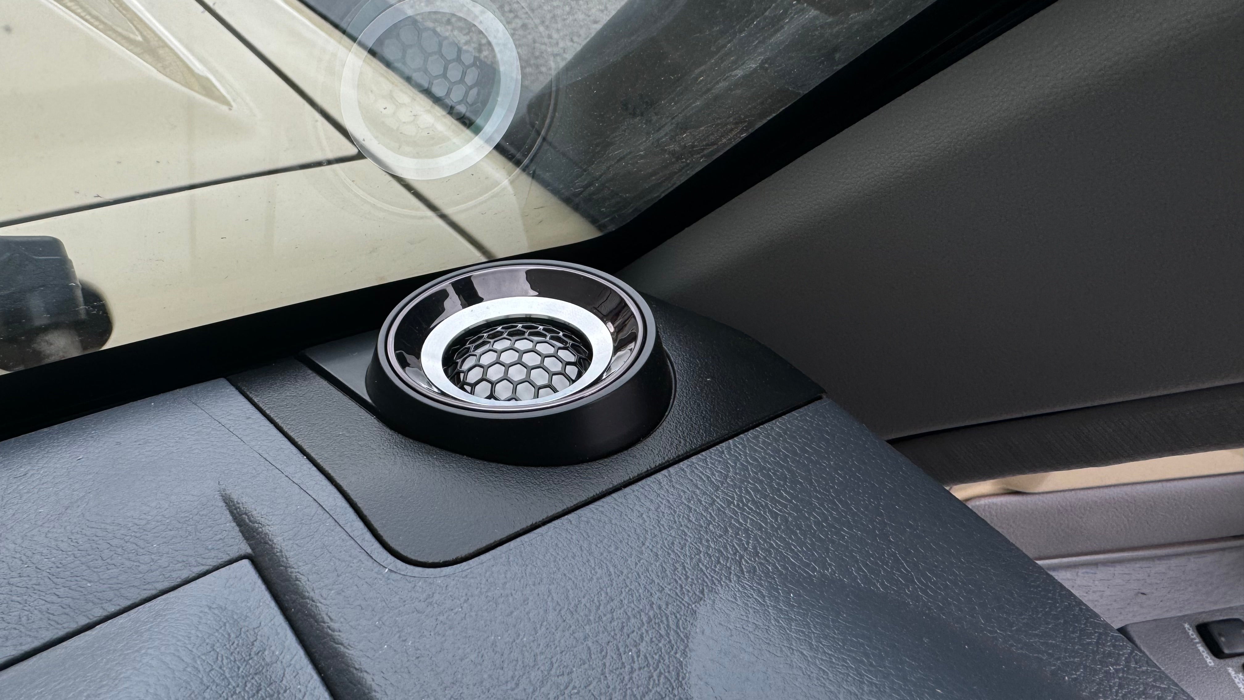 Alpine Toyota LandCruiser 76 & 79 Series R2-Series Premium Design Sound